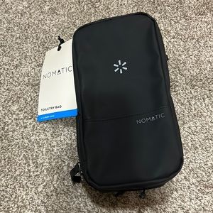 NWT Nomatic Toiletry Bag Black in Regular Size